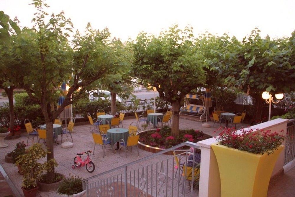 Hotel Moderno - Bed & Breakfast Cervia Eksteriør billede